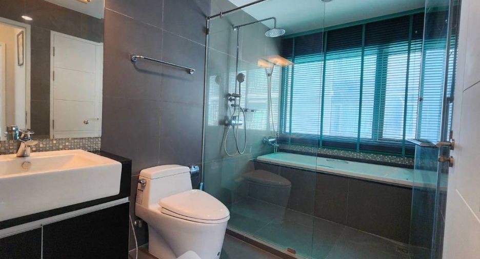 For sale 1 bed condo in Khlong Toei, Bangkok