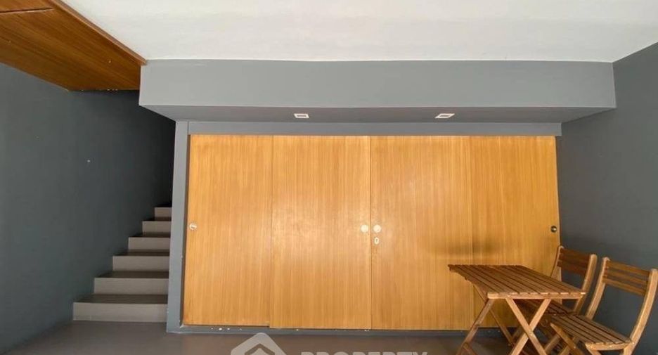 Casa adosada en venta de 3 habitaciones en Suan Luang, Bangkok