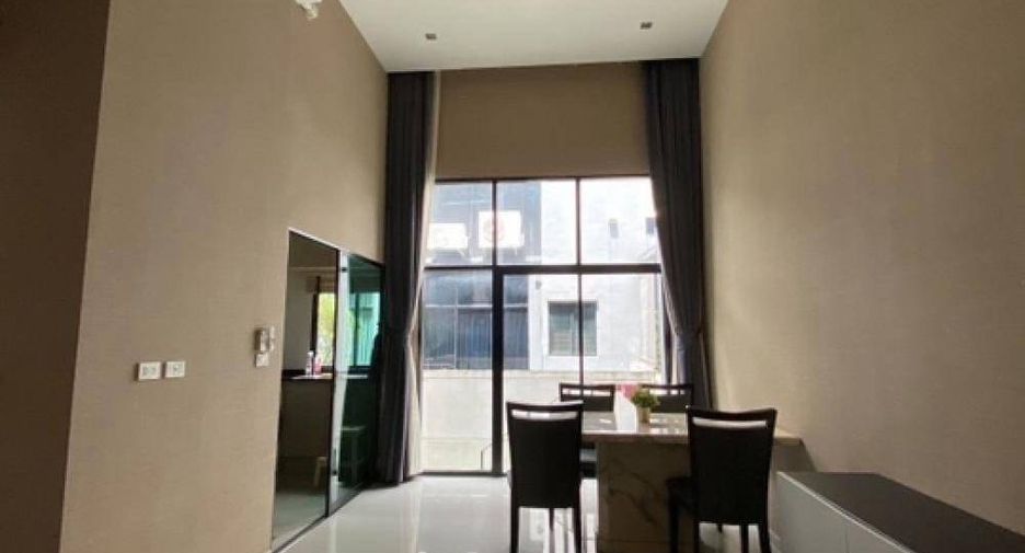 Casa adosada en venta de 3 habitaciones en Suan Luang, Bangkok