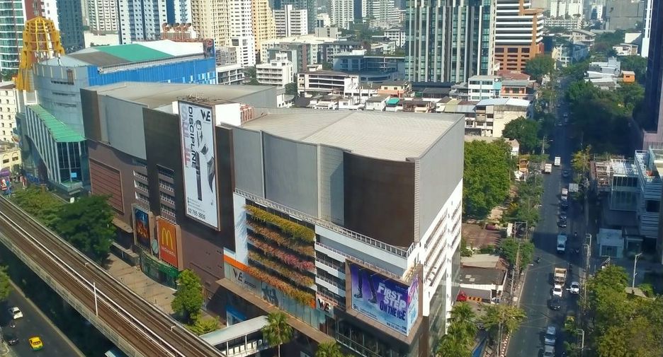 For sale 3 bedrooms condo in Khlong Toei, Bangkok