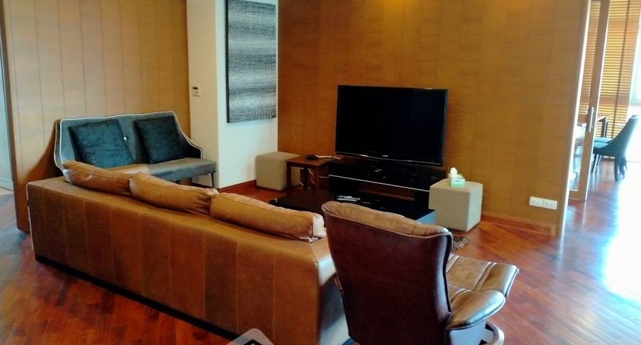 For sale 3 bedrooms condo in Khlong Toei, Bangkok