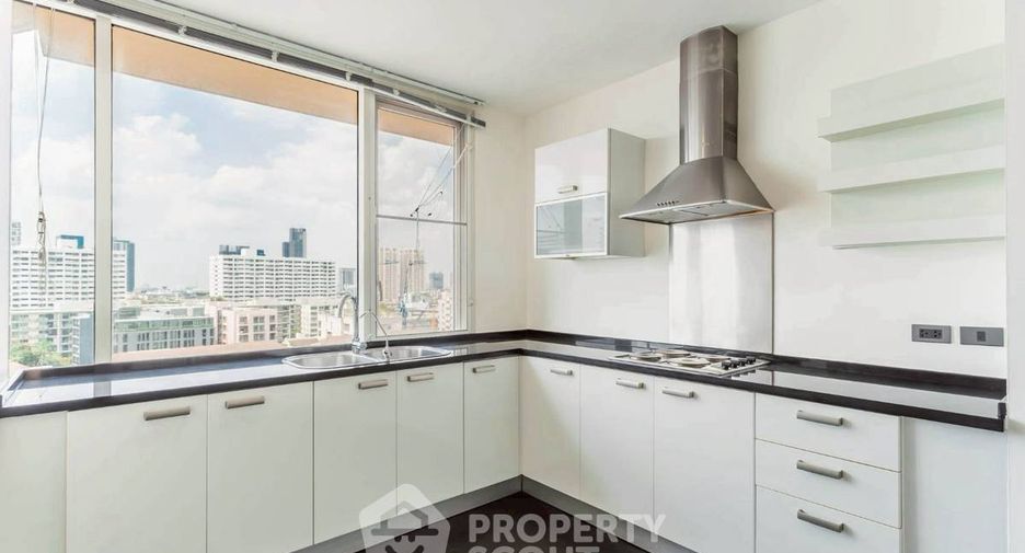 Condo en alquiler de 3 habitaciones en Watthana, Bangkok