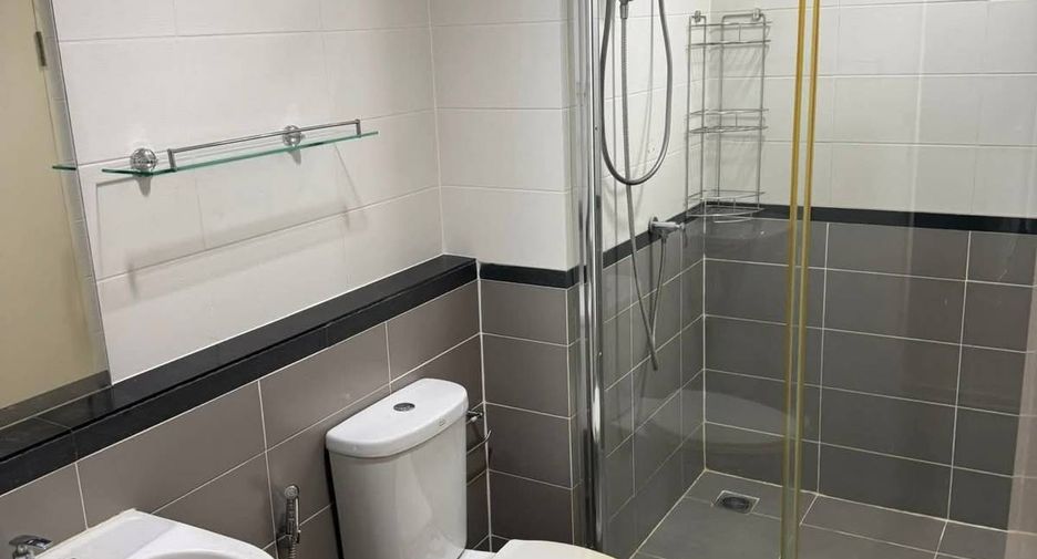 For rent 3 bedrooms townhouse in Suan Luang, Bangkok