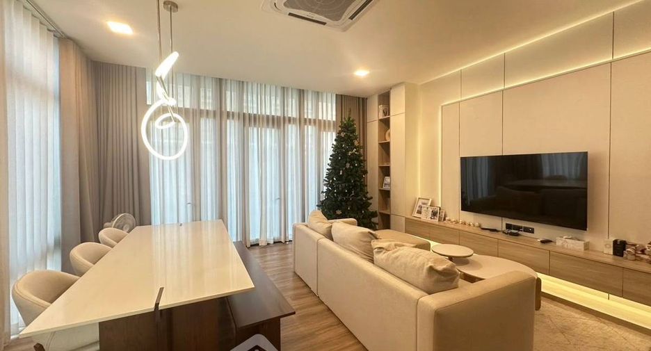 For rent 3 bedrooms townhouse in Chatuchak, Bangkok
