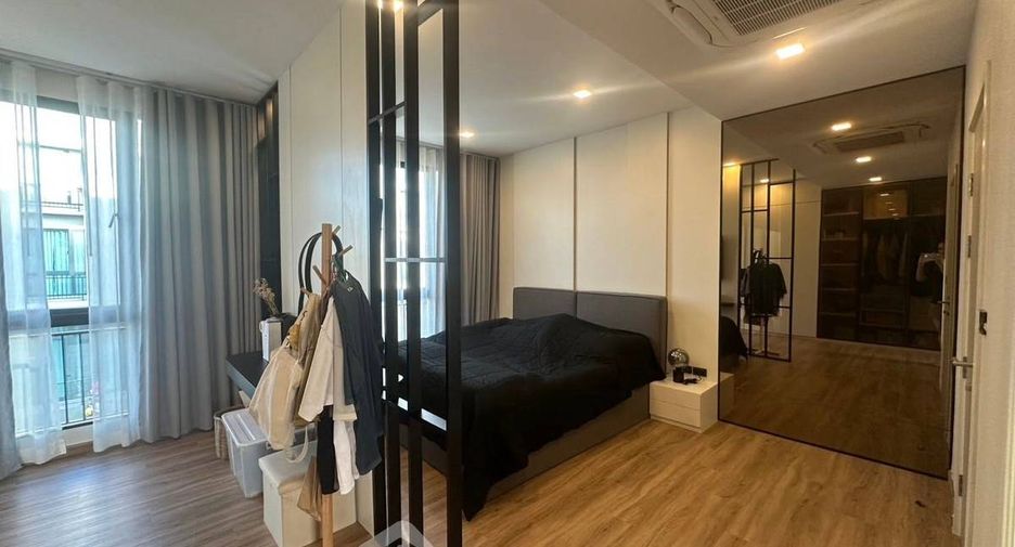 For rent 3 bedrooms townhouse in Chatuchak, Bangkok