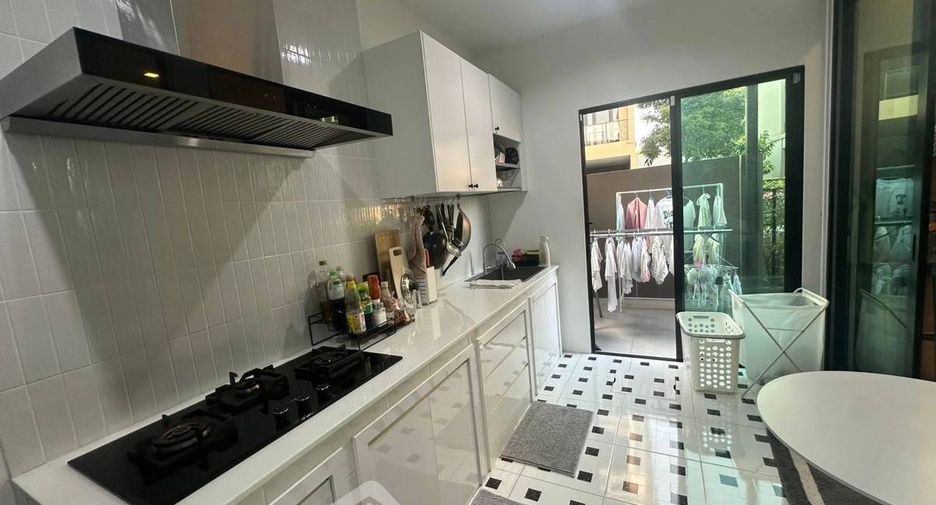 For rent 3 bedrooms townhouse in Chatuchak, Bangkok