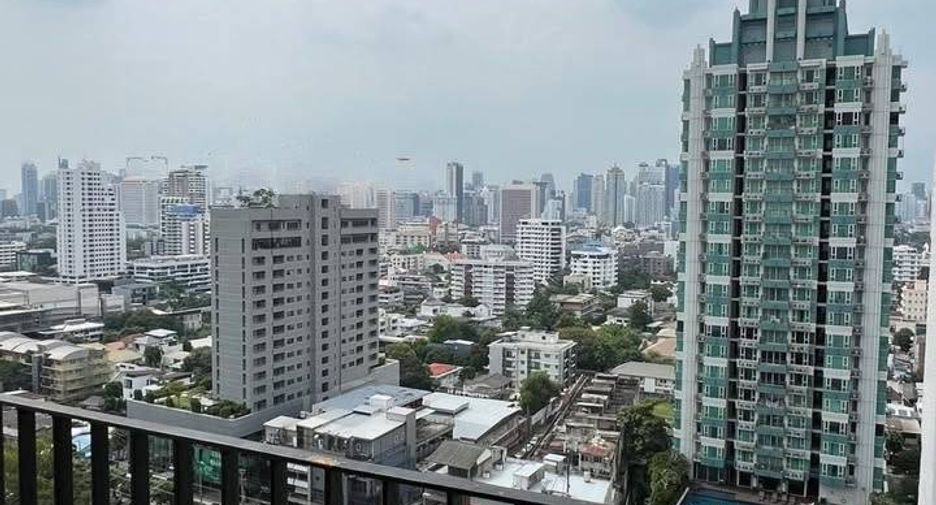 For rent 2 bedrooms condo in Watthana, Bangkok