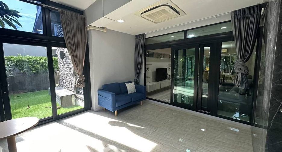 For rent 4 bedrooms house in Bang Kapi, Bangkok