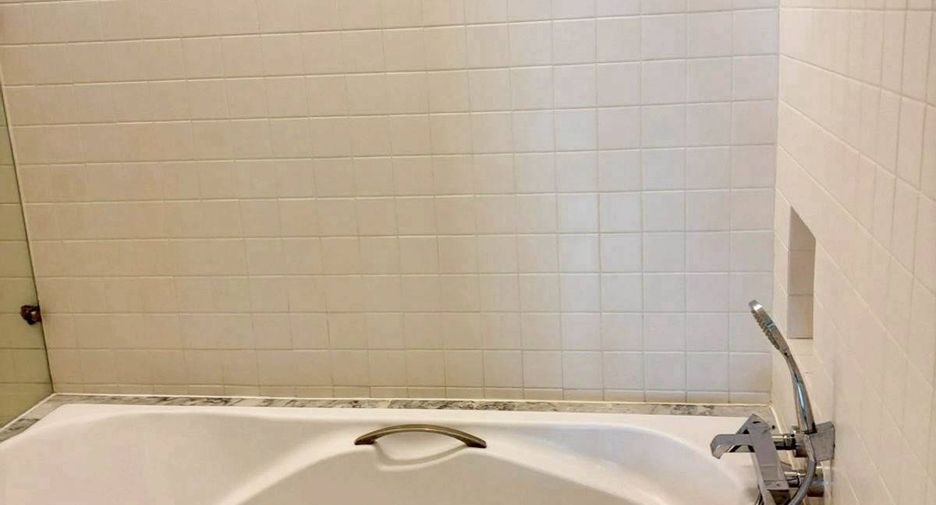 For rent 1 bed condo in Watthana, Bangkok