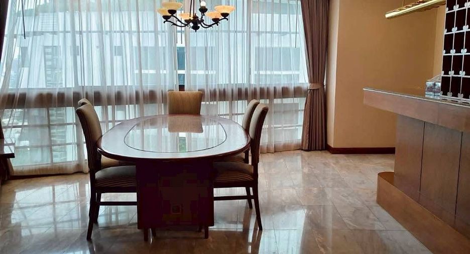 For rent 3 bedrooms condo in Khlong Toei, Bangkok