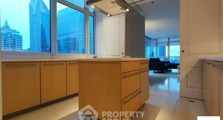 For rent 3 bedrooms condo in Pathum Wan, Bangkok