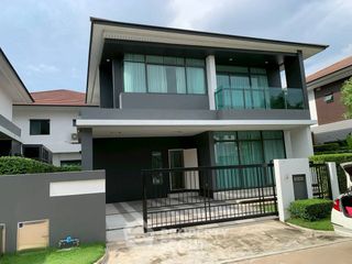 Casa en alquiler de 4 habitaciones en Bang Kapi, Bangkok