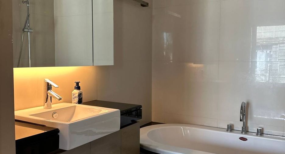 For rent 2 ベッドルーム condo in Pathum Wan, Bangkok