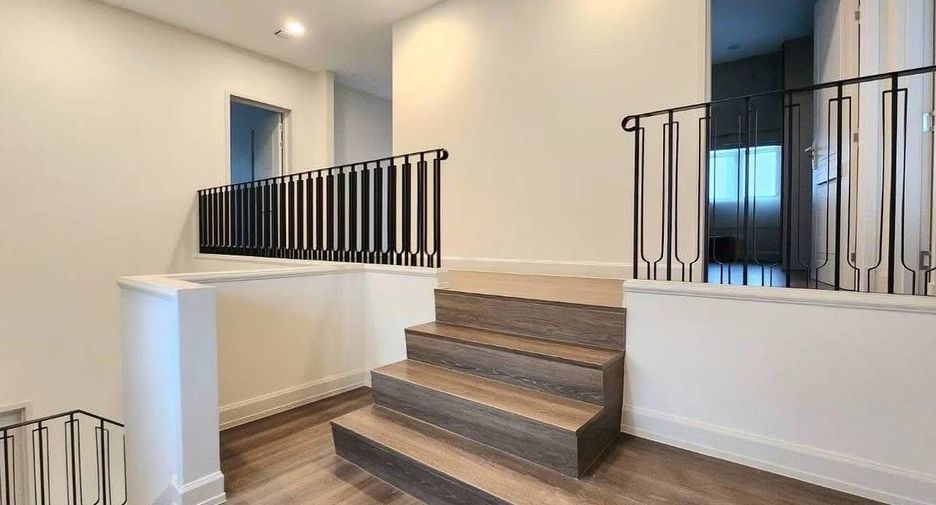 For rent 4 bedrooms house in Saphan Sung, Bangkok