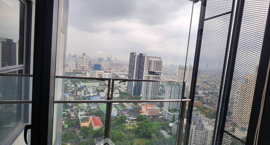 For rent 4 bedrooms condo in Sathon, Bangkok