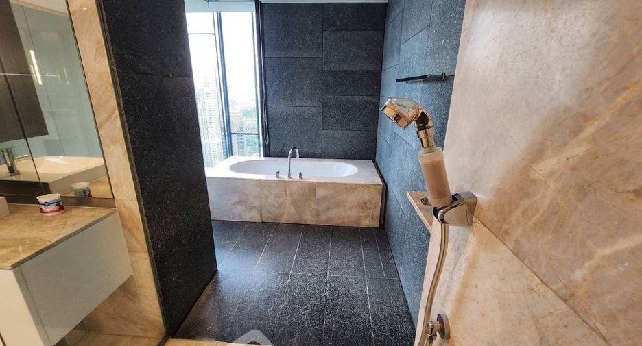 For rent 4 bedrooms condo in Sathon, Bangkok