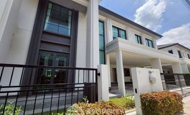 Casa en alquiler de 5 habitaciones en Bang Phli, Samut Prakan