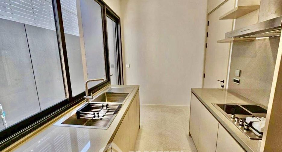For rent 4 bedrooms house in Wang Thonglang, Bangkok