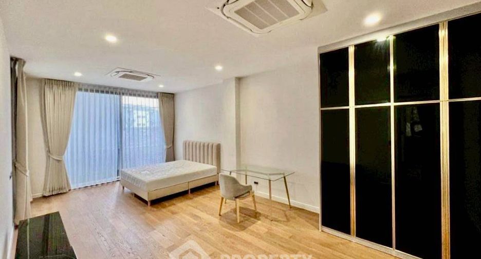 For rent 4 bedrooms house in Wang Thonglang, Bangkok