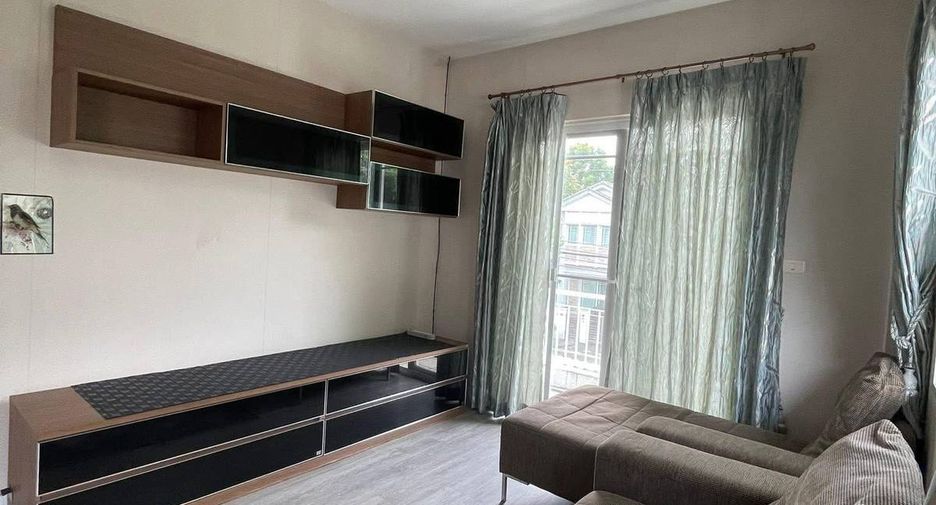 For rent 3 bedrooms house in Bang Kapi, Bangkok