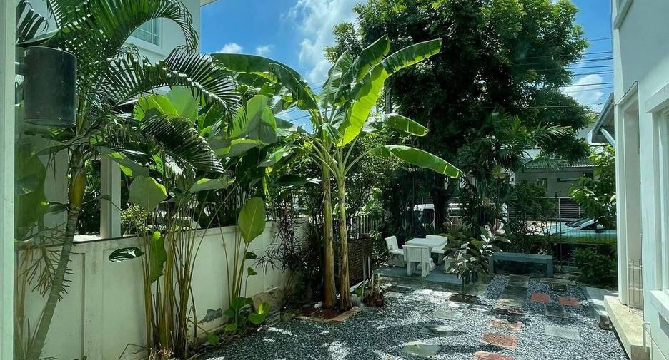 For rent 3 bedrooms house in Bang Kapi, Bangkok