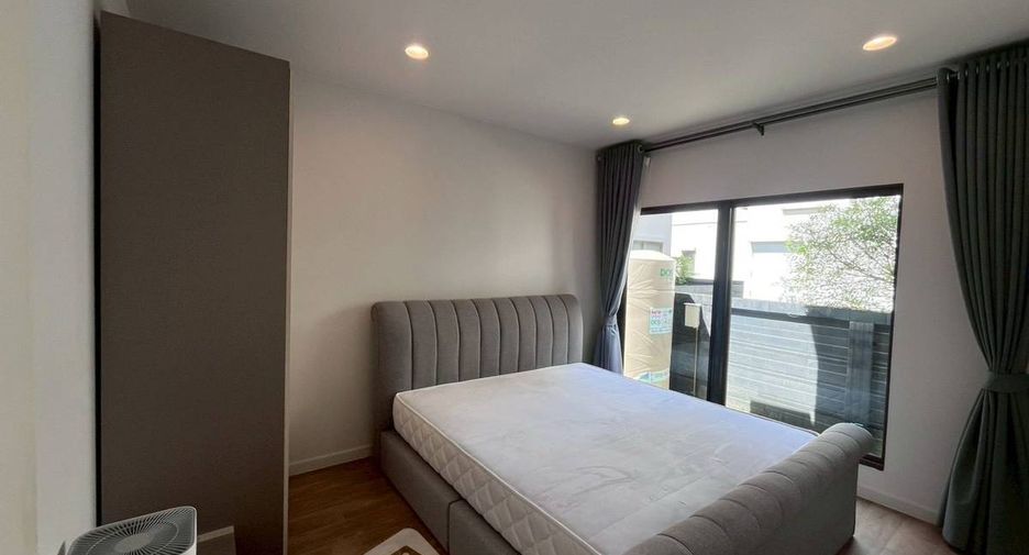 For rent 4 bedrooms house in Bang Kapi, Bangkok