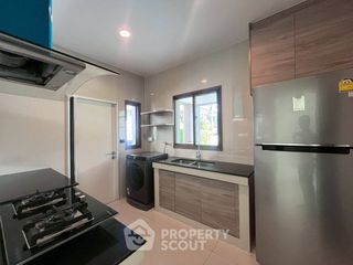 For rent 4 bedrooms house in Bang Kapi, Bangkok