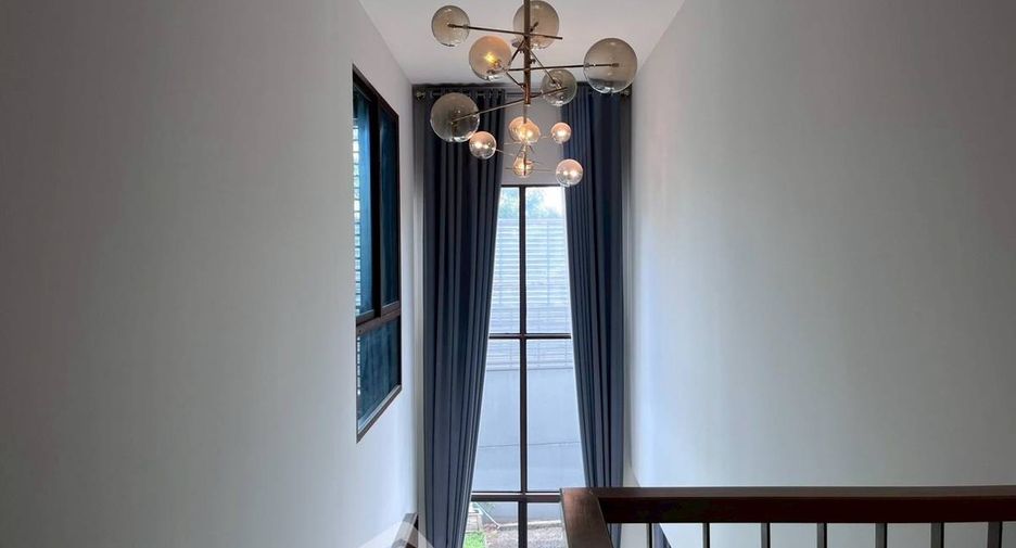 For rent 4 bedrooms house in Bang Kapi, Bangkok