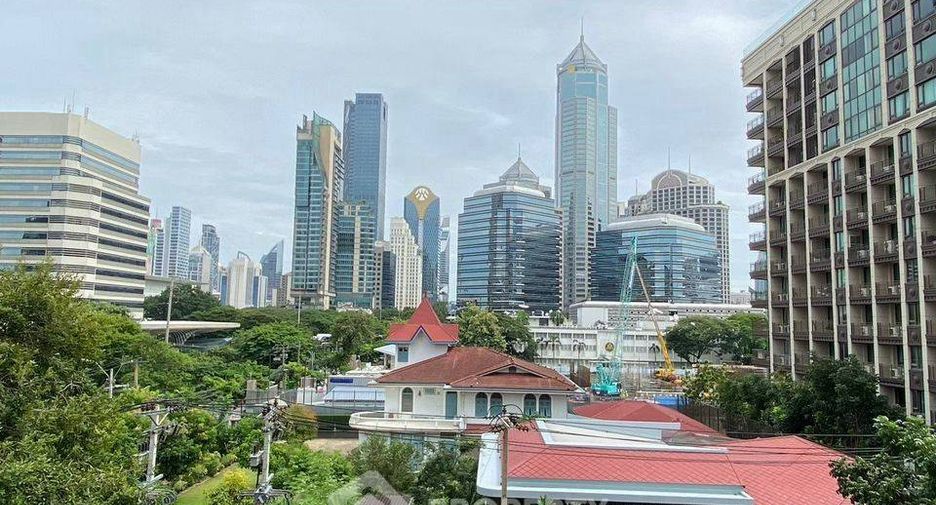 For rent 4 bedrooms condo in Pathum Wan, Bangkok