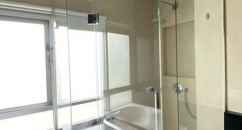 For rent 4 bedrooms condo in Pathum Wan, Bangkok
