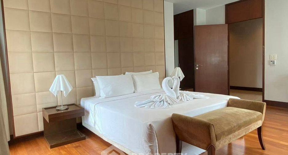 For rent 4 bedrooms condo in Pathum Wan, Bangkok