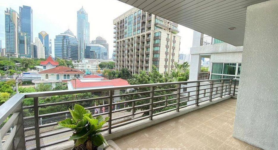 For rent 4 bedrooms condo in Pathum Wan, Bangkok