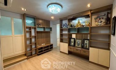 Casa adosada en alquiler de 3 habitaciones en Suan Luang, Bangkok
