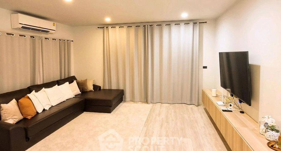 For rent 4 bedrooms house in Bang Kapi, Bangkok