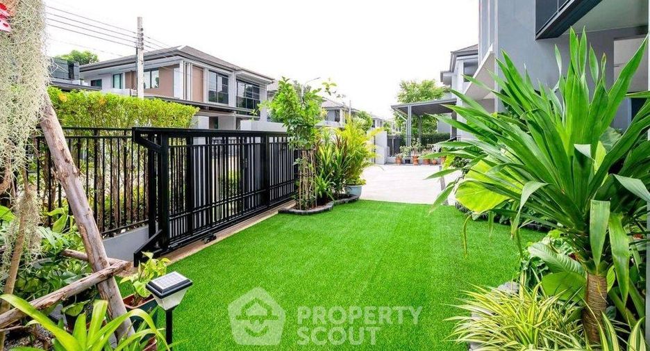 For rent 4 bedrooms house in Bang Kapi, Bangkok