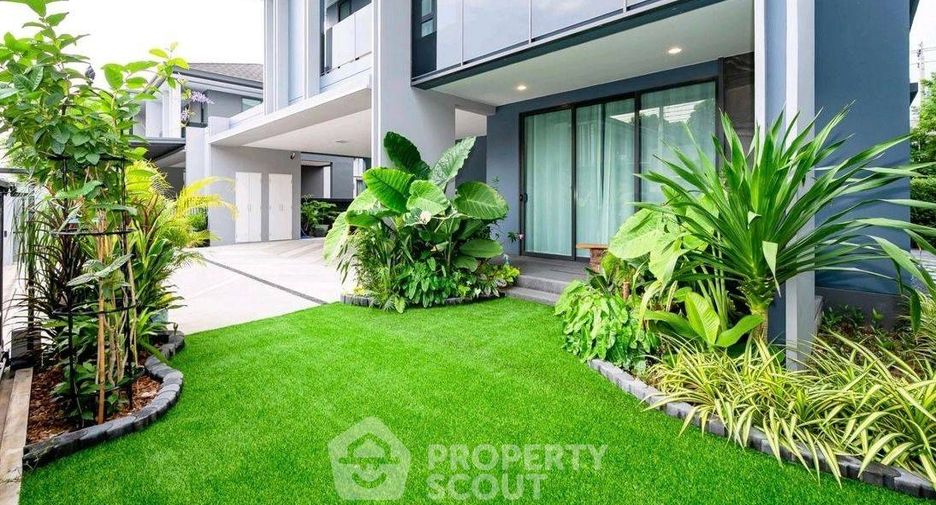For rent 4 bedrooms house in Bang Kapi, Bangkok