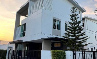 For rent 4 ベッドルーム house in Saphan Sung, Bangkok