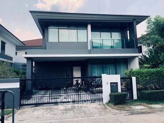 For rent 4 bedrooms house in Bang Kapi, Bangkok