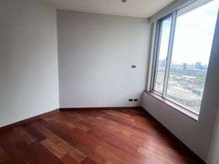 For rent 3 bedrooms condo in Pathum Wan, Bangkok