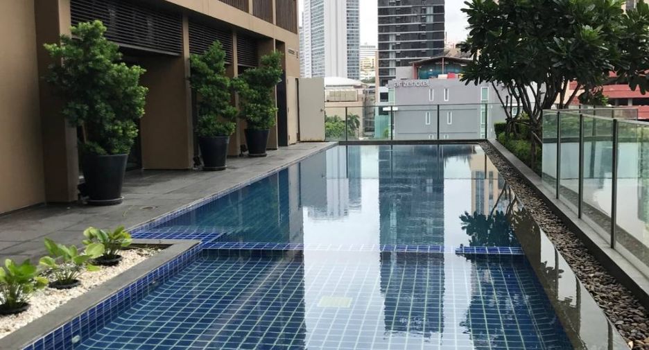For rent 2 bedrooms condo in Khlong Toei, Bangkok