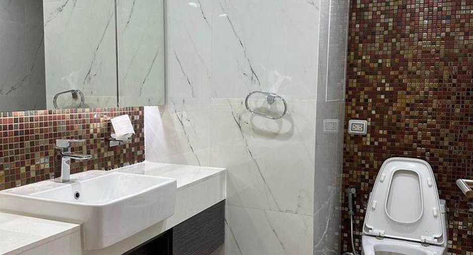 For rent 3 bedrooms condo in Watthana, Bangkok