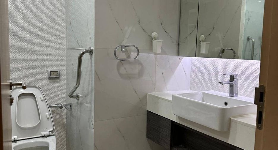 For rent 3 bedrooms condo in Watthana, Bangkok