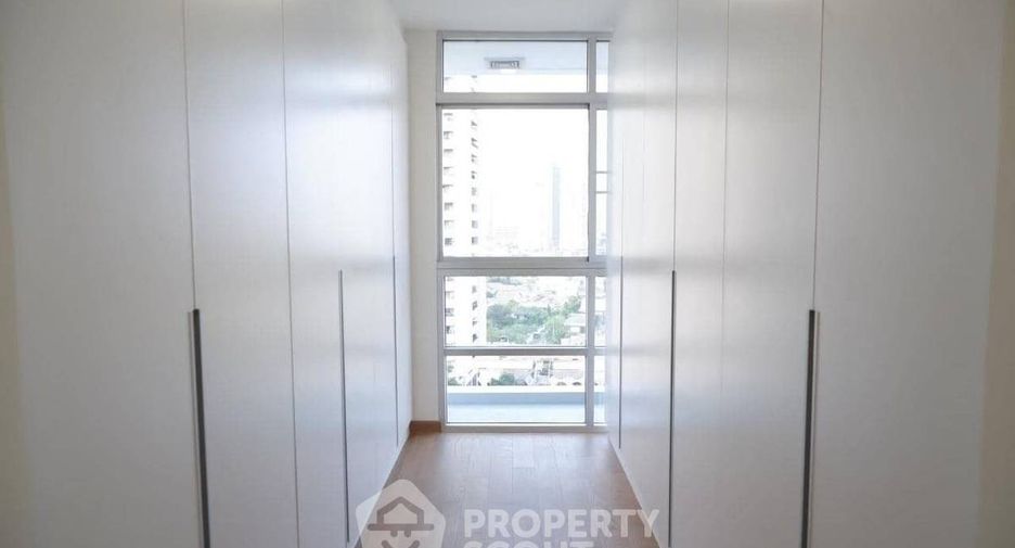 For rent 3 bedrooms condo in Watthana, Bangkok