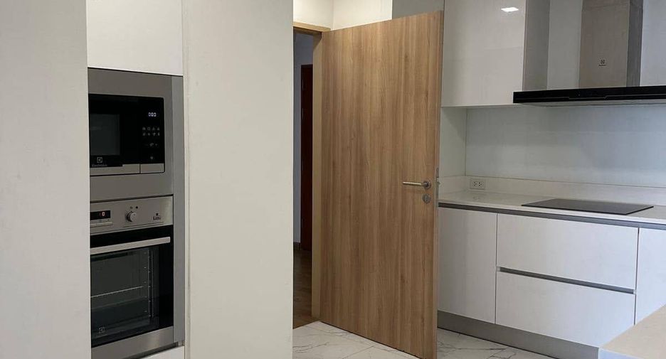 For rent 3 bedrooms condo in Watthana, Bangkok