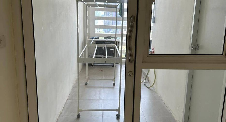 For rent 3 bedrooms condo in Watthana, Bangkok