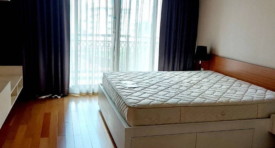 For rent 2 bedrooms condo in Pathum Wan, Bangkok