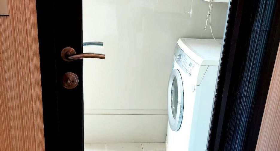 For rent 2 bedrooms condo in Pathum Wan, Bangkok