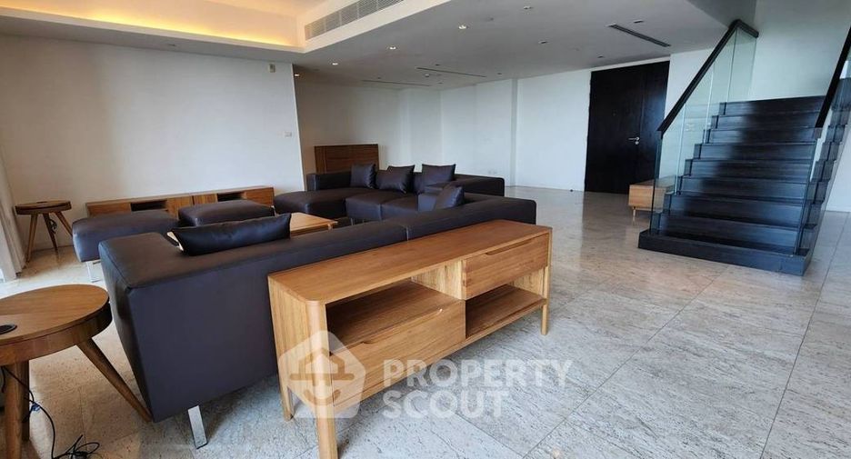For rent 4 bedrooms condo in Yan Nawa, Bangkok