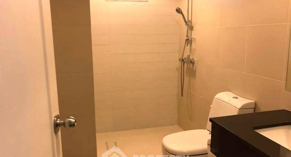 For sale 2 bedrooms condo in Huai Khwang, Bangkok