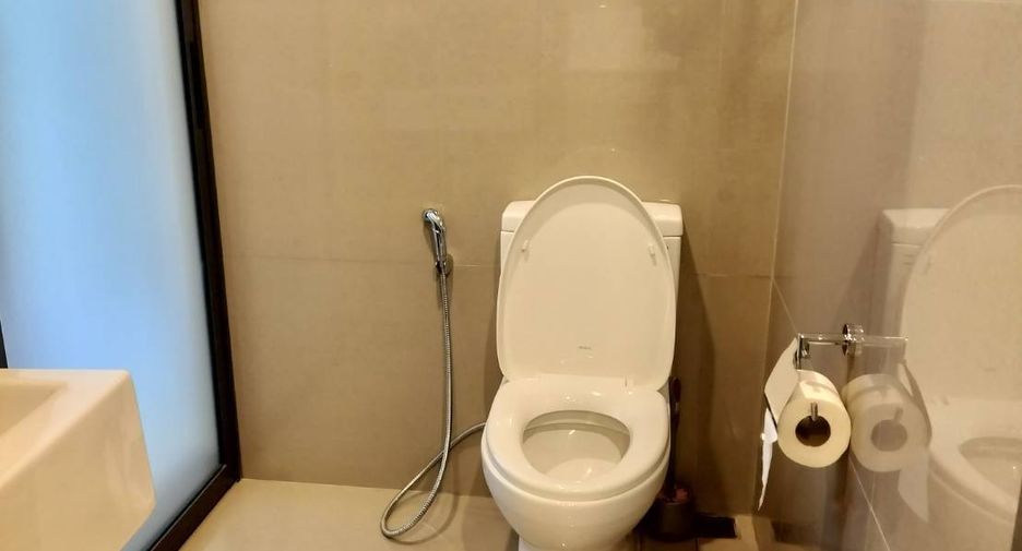 For sale 1 bed condo in Khlong Toei, Bangkok